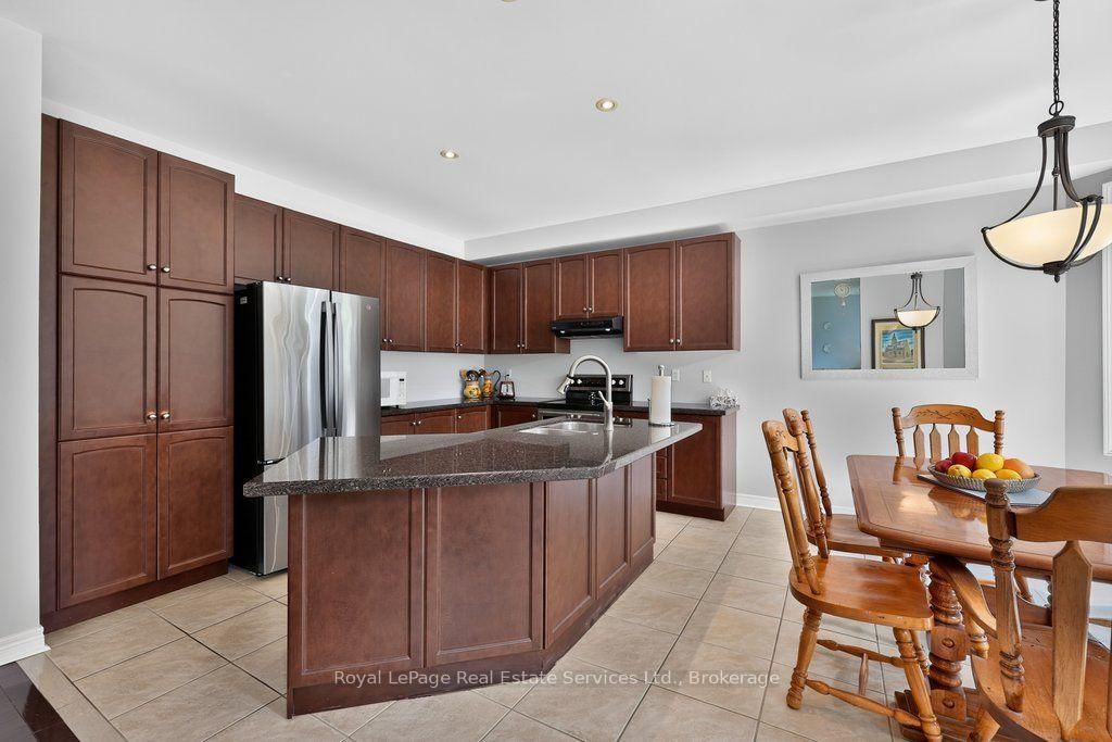 2070 Willhaven Trail • Oakville, ON photo 9