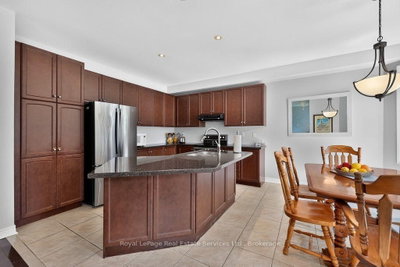 2070 Willhaven Trail • Oakville, ON photo 9