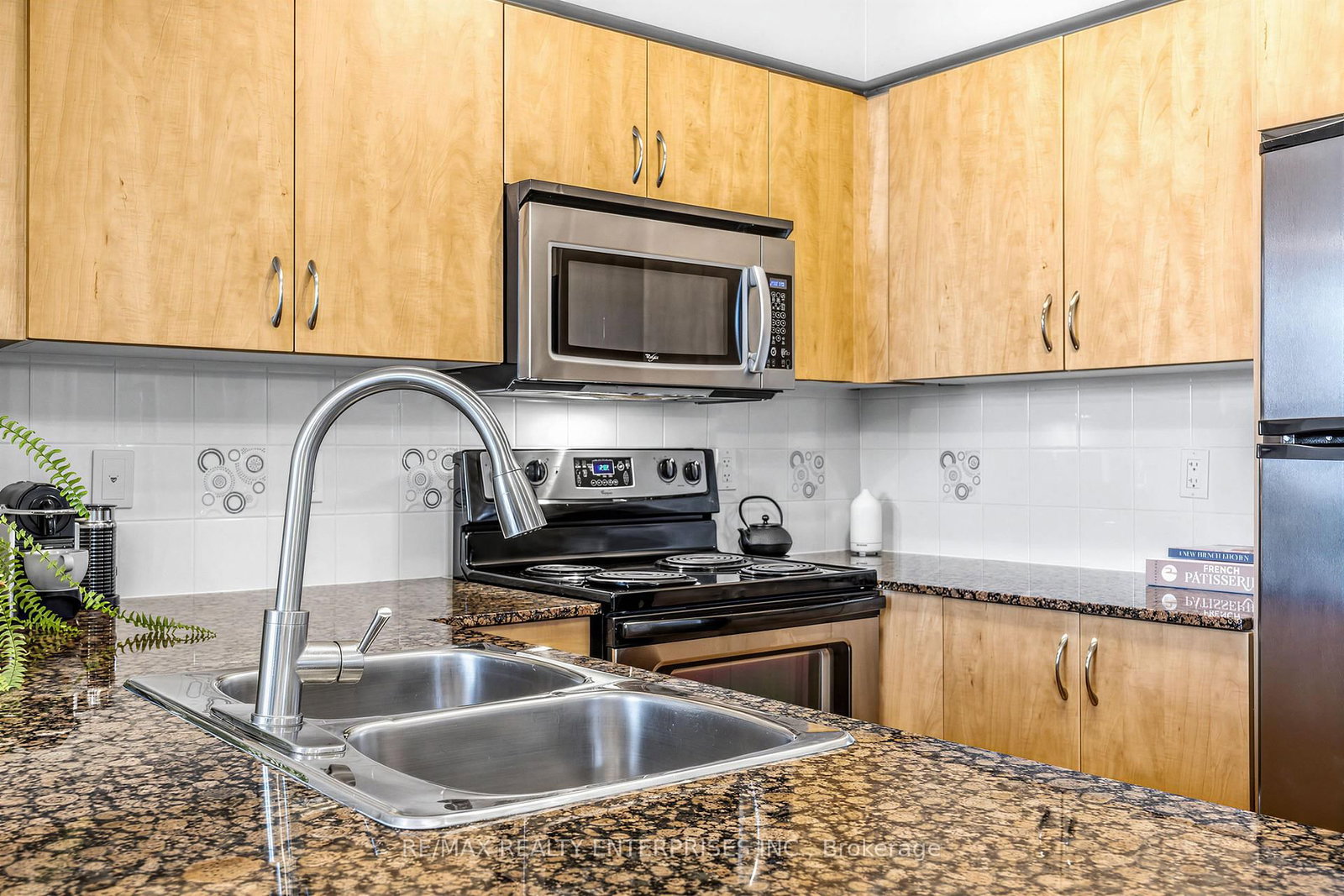 15 Legion Road • #304 • Toronto, ON photo 6