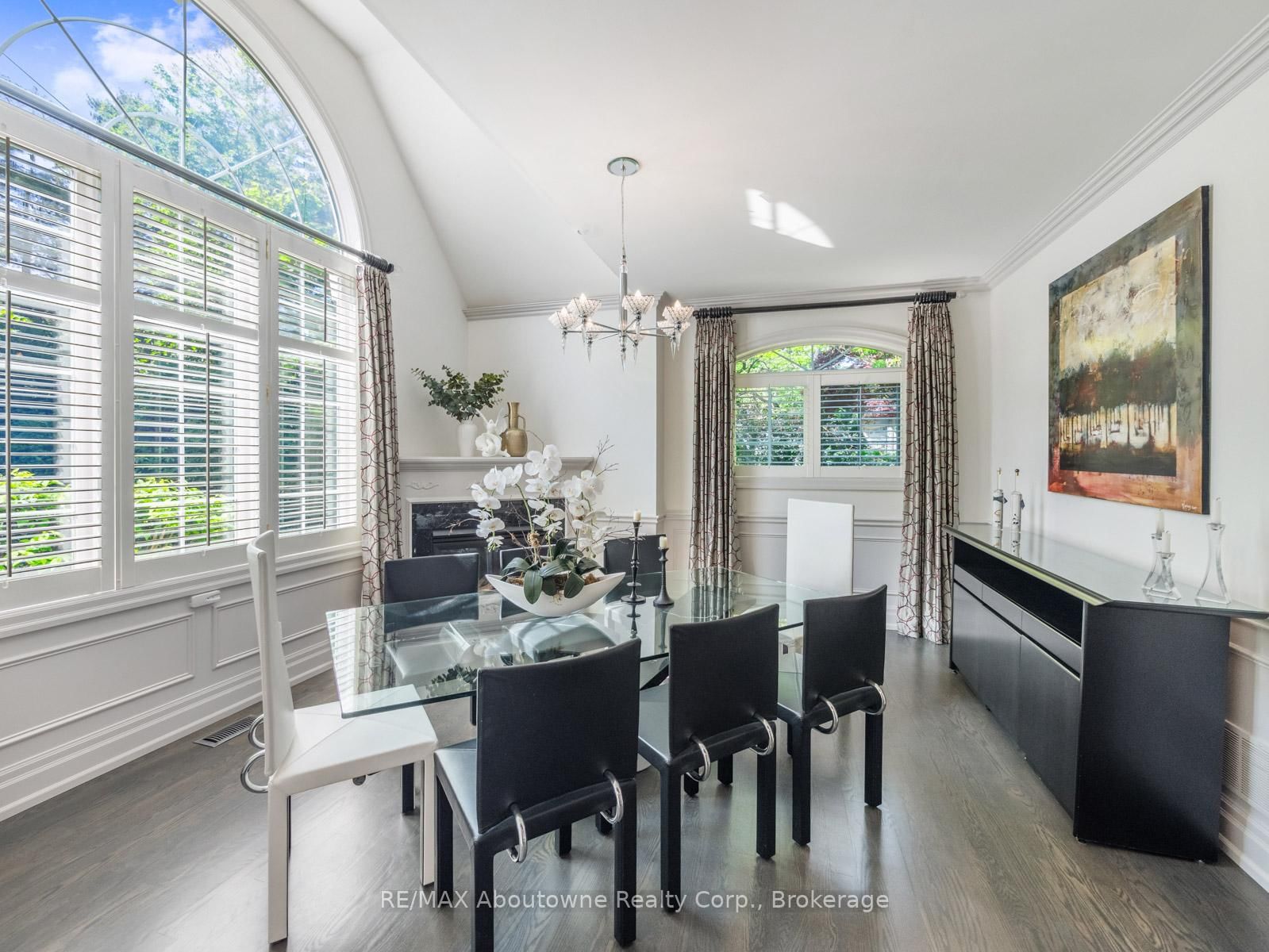 235 LAKEWOOD Drive • Oakville, ON photo 11