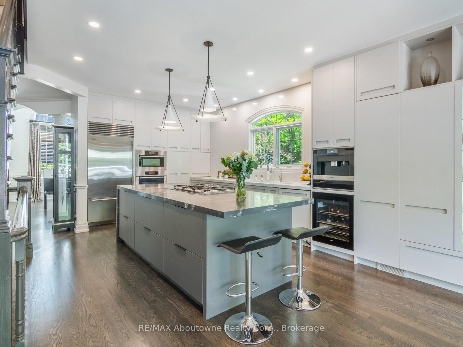 235 LAKEWOOD Drive • Oakville, ON photo 12