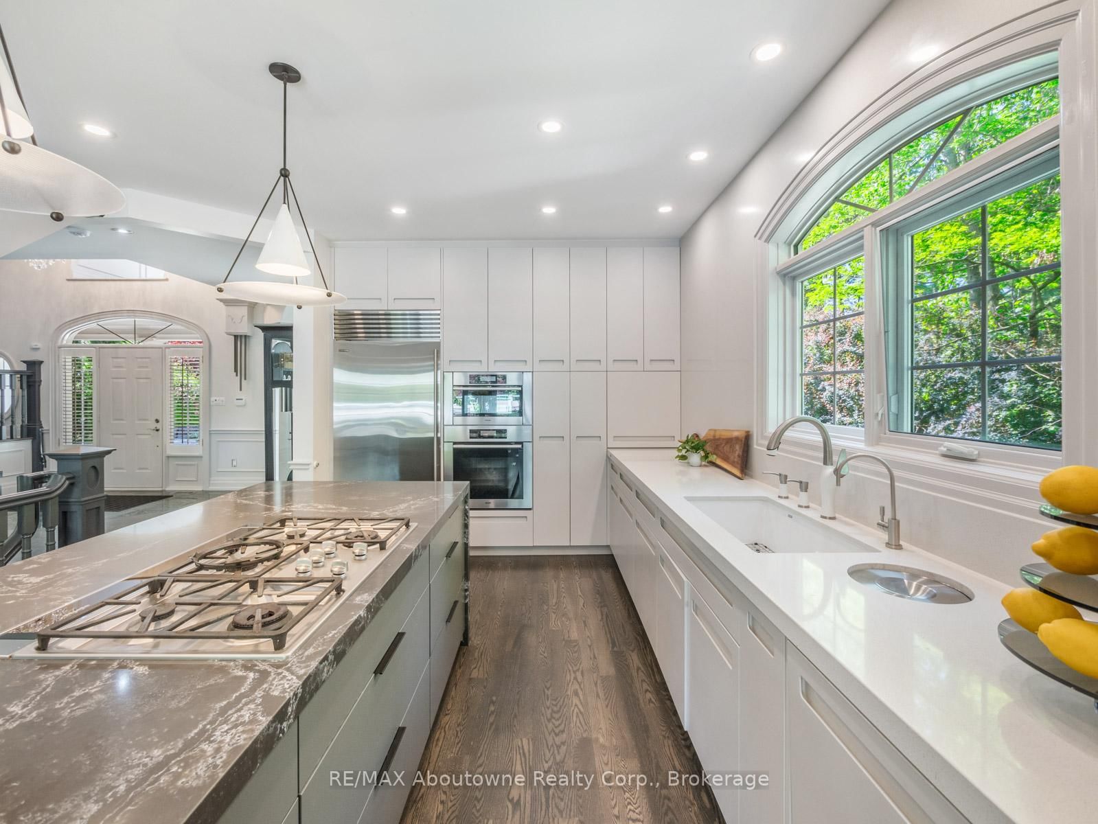 235 LAKEWOOD Drive • Oakville, ON photo 13