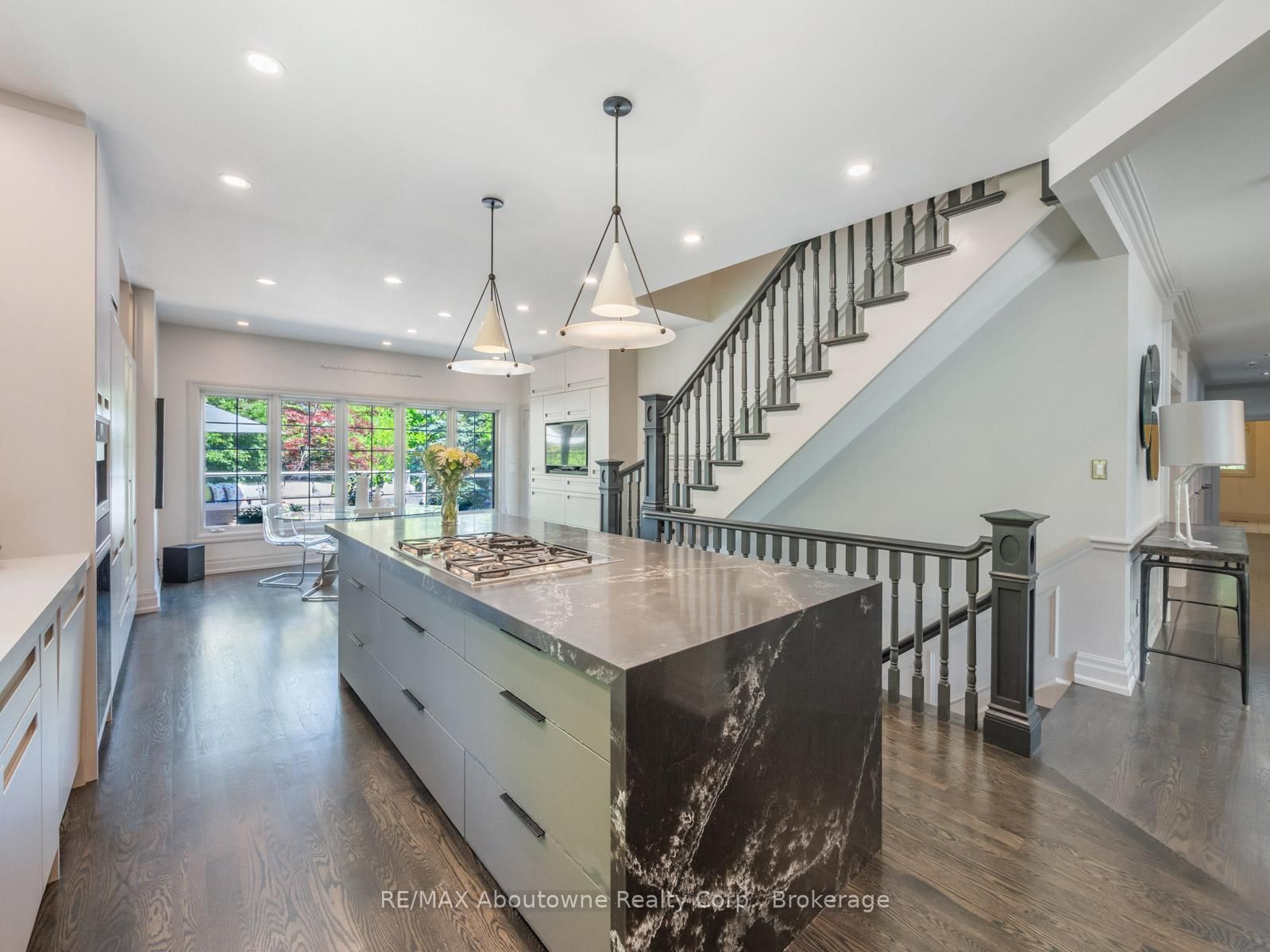 235 LAKEWOOD Drive • Oakville, ON photo 14