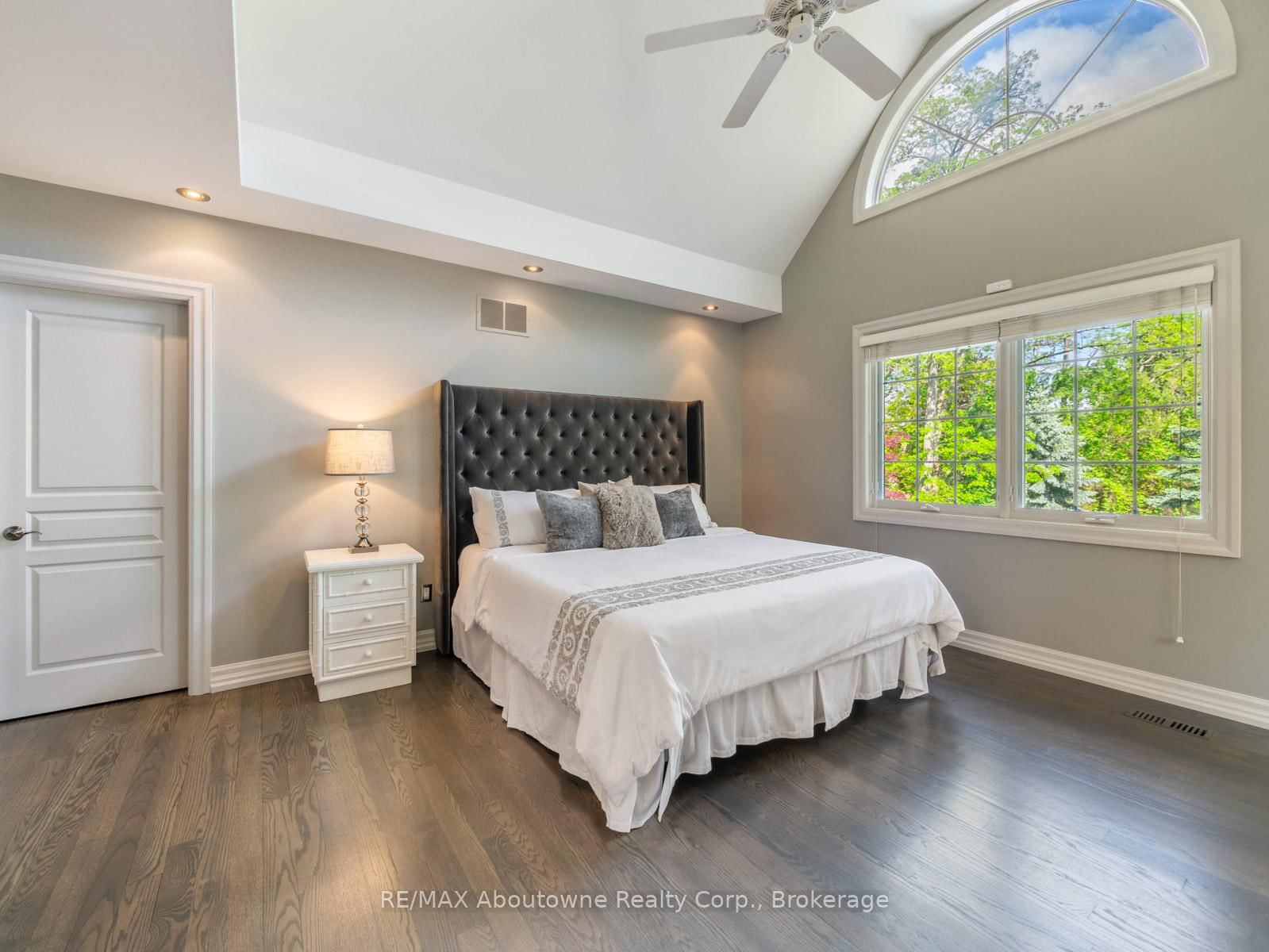 235 LAKEWOOD Drive • Oakville, ON photo 18