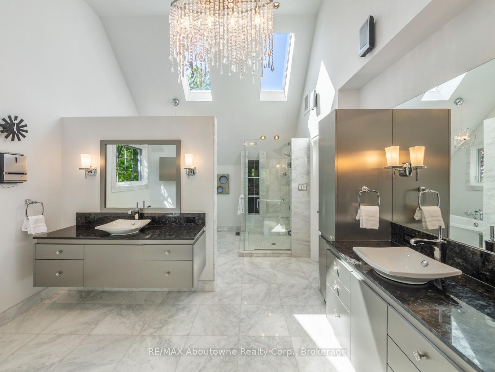 235 LAKEWOOD Drive • Oakville, ON photo 19