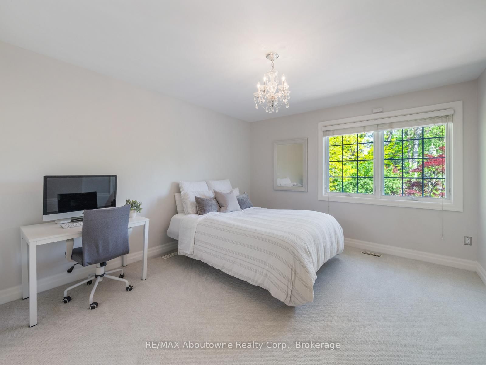235 LAKEWOOD Drive • Oakville, ON photo 21