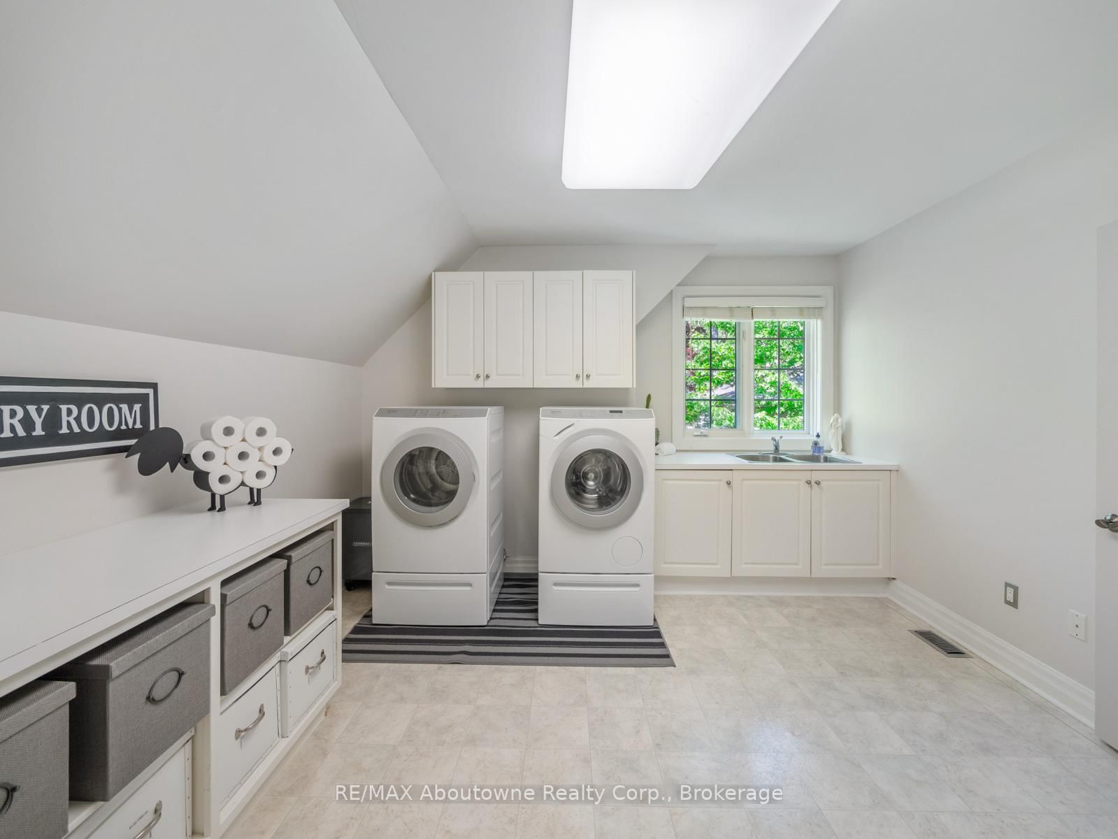 235 LAKEWOOD Drive • Oakville, ON photo 24