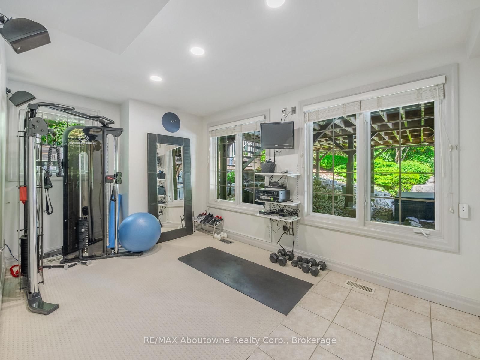235 LAKEWOOD Drive • Oakville, ON photo 25