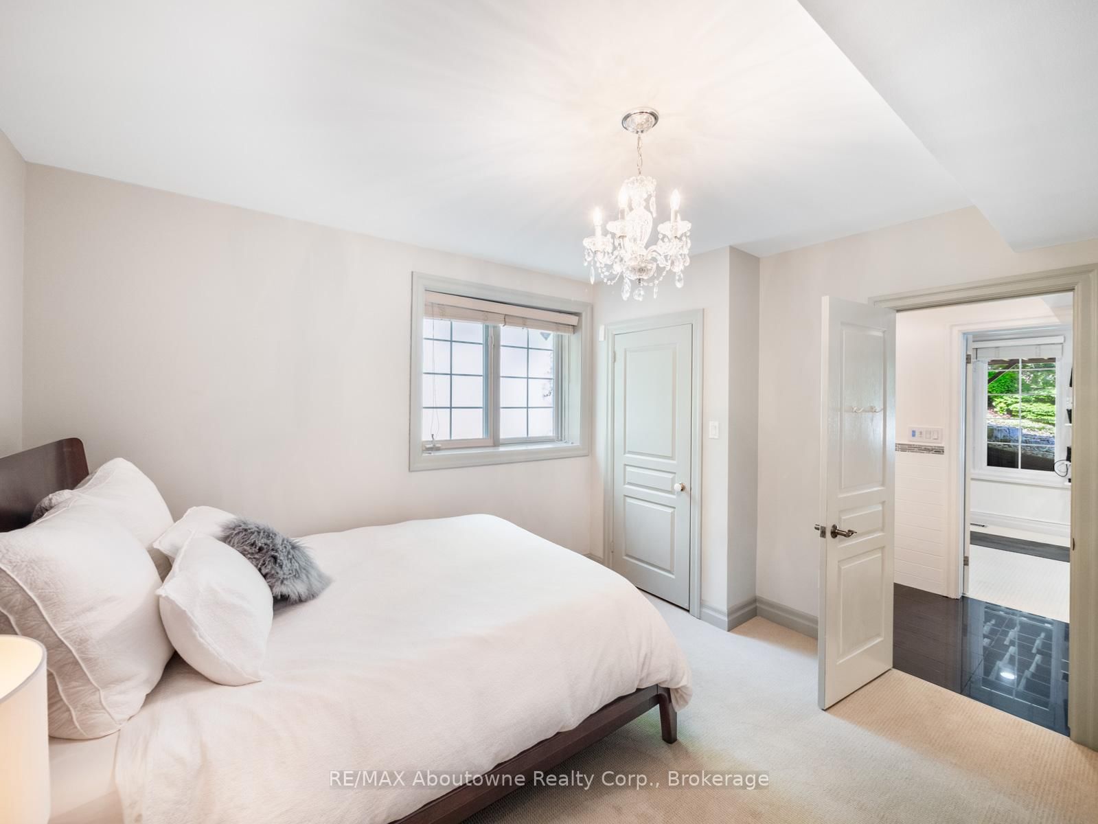 235 LAKEWOOD Drive • Oakville, ON photo 27