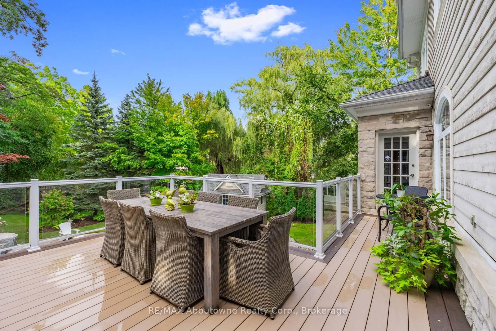 235 LAKEWOOD Drive • Oakville, ON photo 32