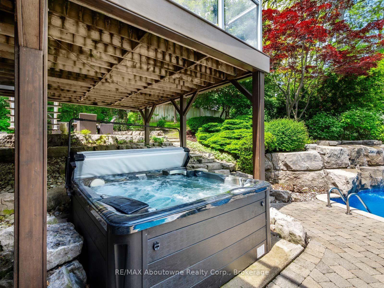 235 LAKEWOOD Drive • Oakville, ON photo 34
