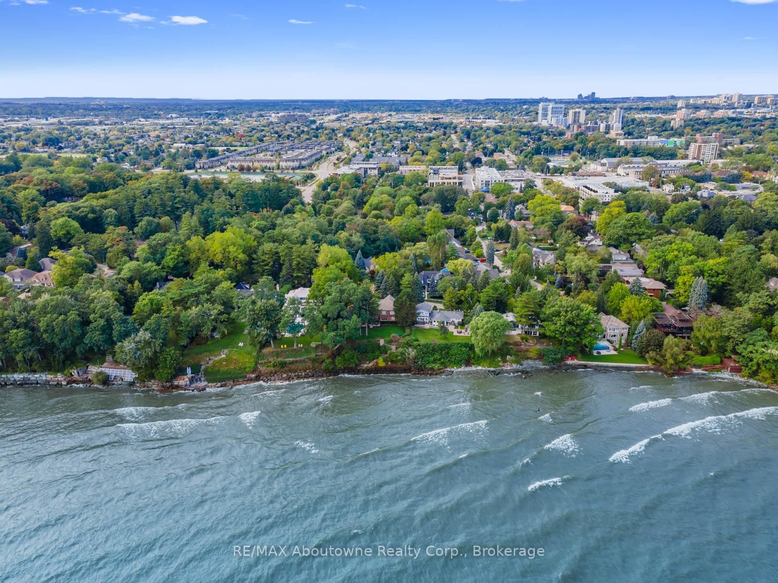 235 LAKEWOOD Drive • Oakville, ON photo 37