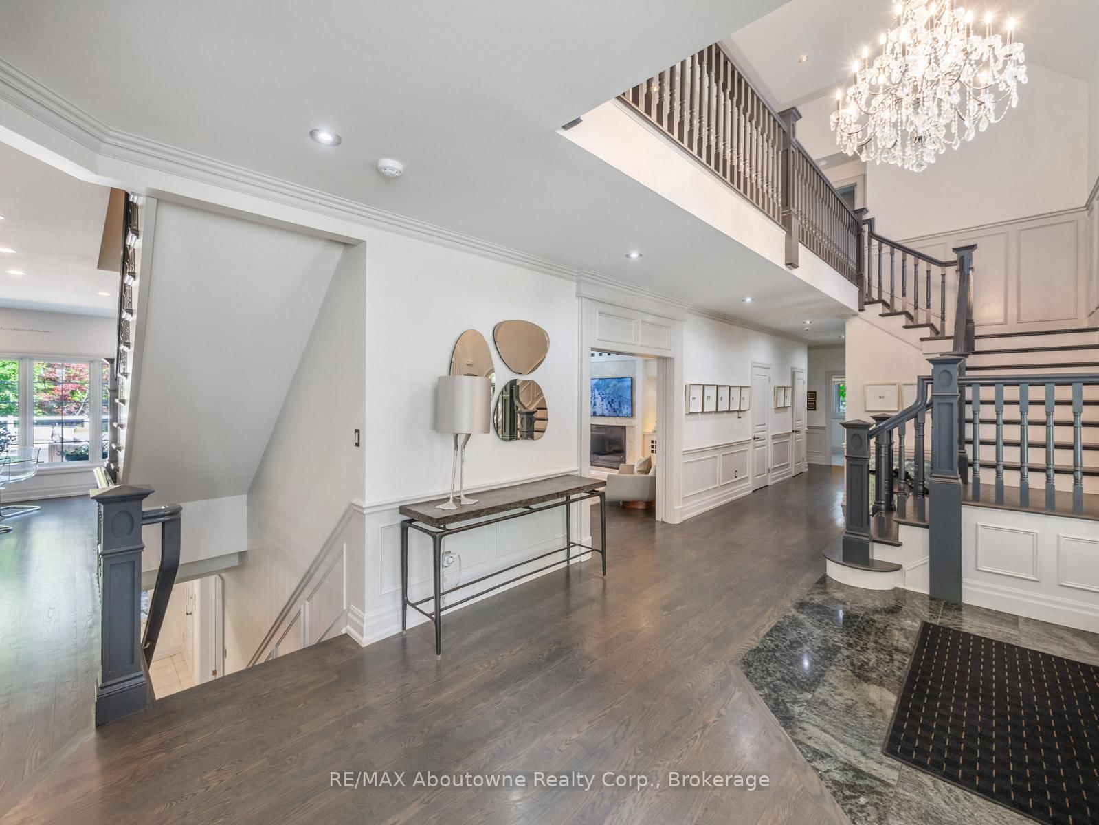 235 LAKEWOOD Drive • Oakville, ON photo 9