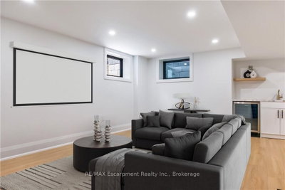 319 Beechfield Oakville,ON L6J 5H9 — Photo 32