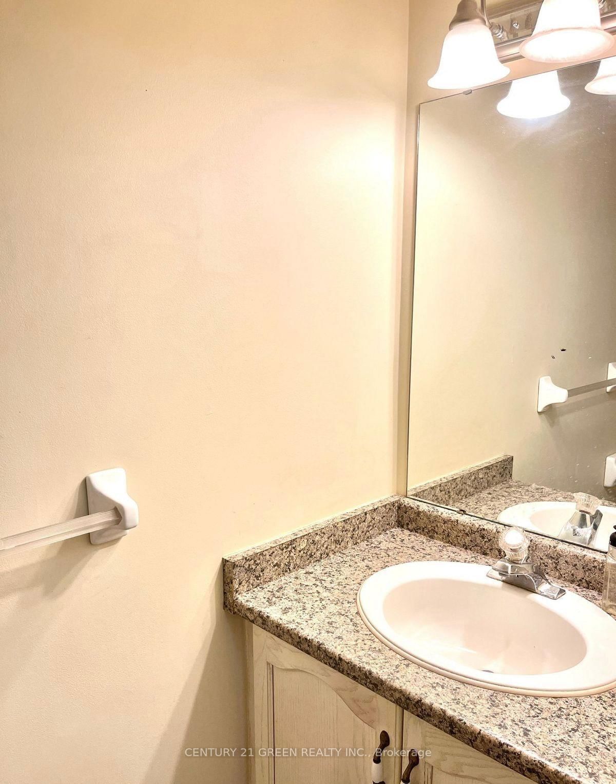 215 Kingknoll Drive • Brampton, ON photo 12