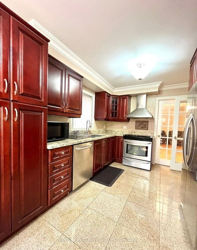 215 Kingknoll Drive • Brampton, ON photo 2
