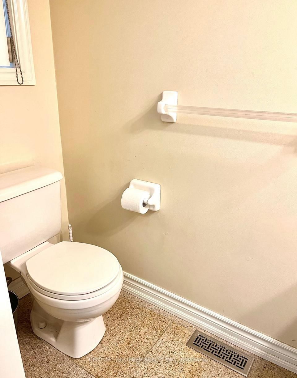 215 Kingknoll Drive • Brampton, ON photo 20