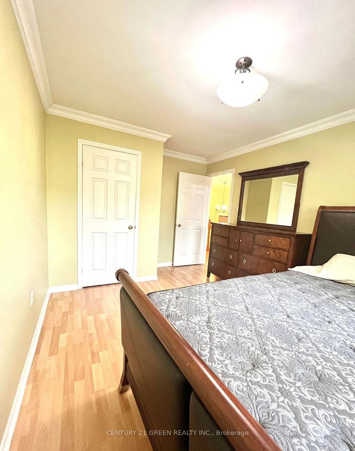 215 Kingknoll Drive • Brampton, ON photo 21