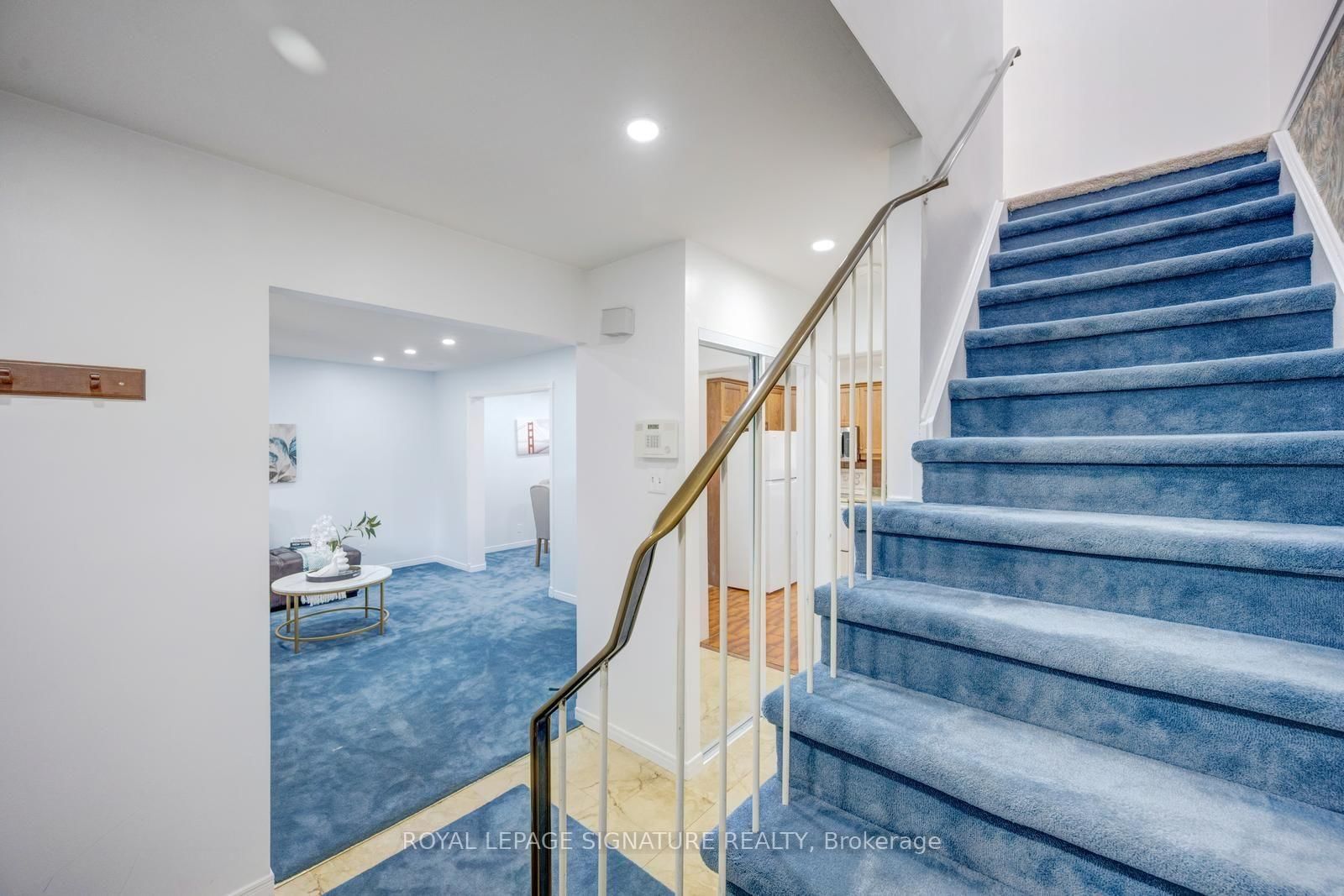 77 McCraney Street W • Oakville, ON photo 16