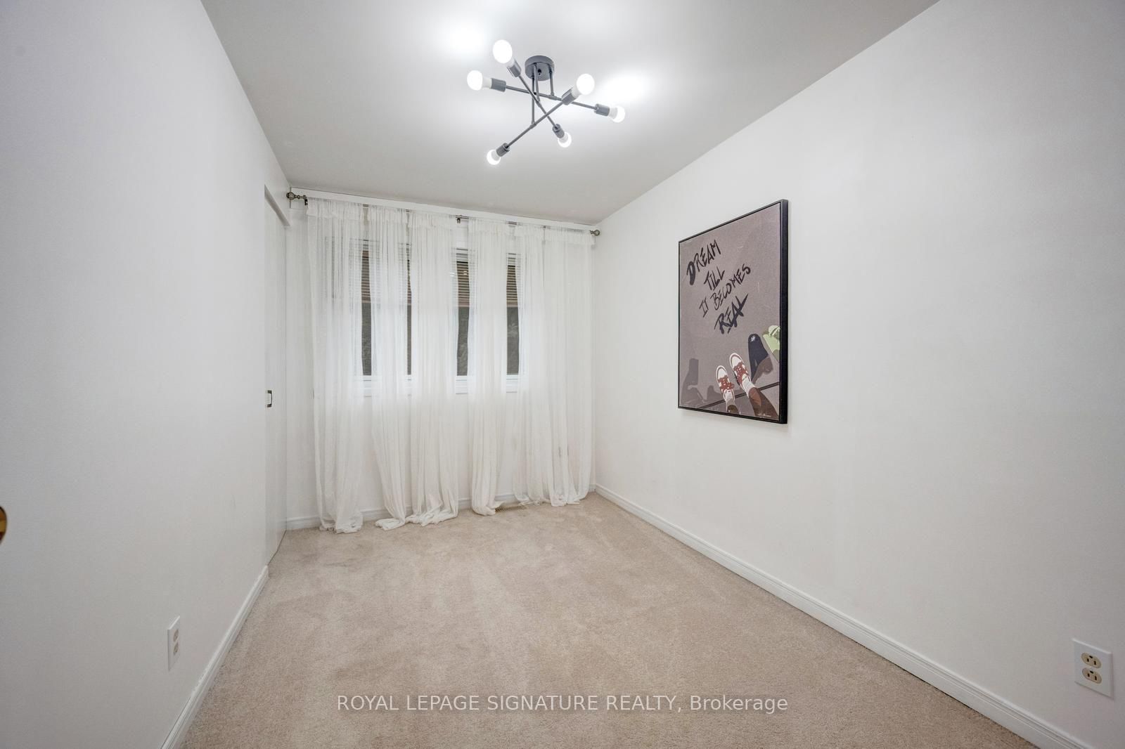 77 McCraney Street W • Oakville, ON photo 26