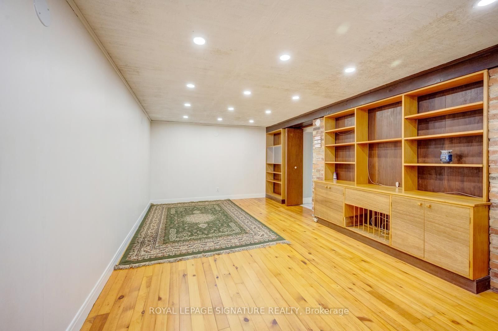 77 McCraney Street W • Oakville, ON photo 34