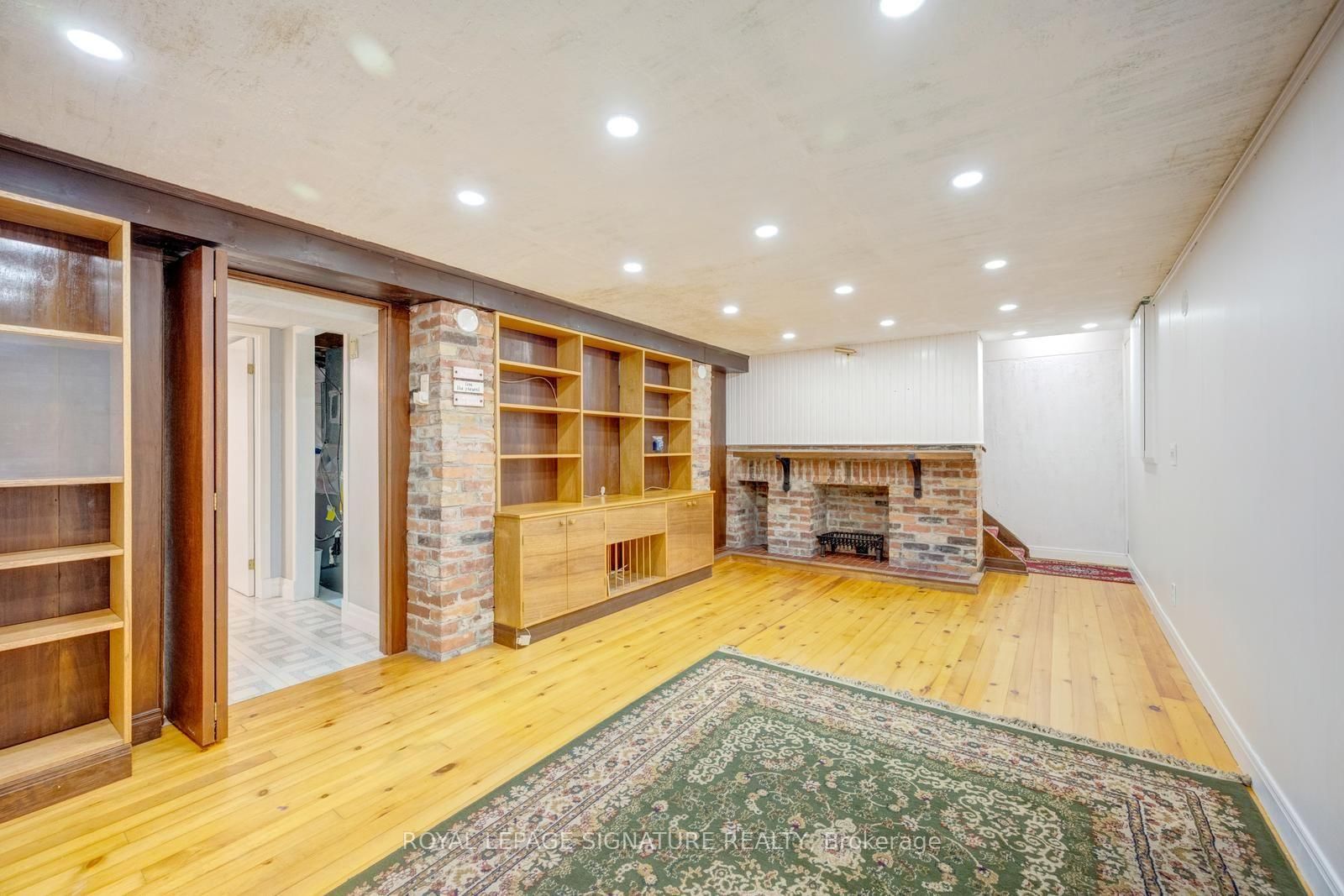 77 McCraney Street W • Oakville, ON photo 36