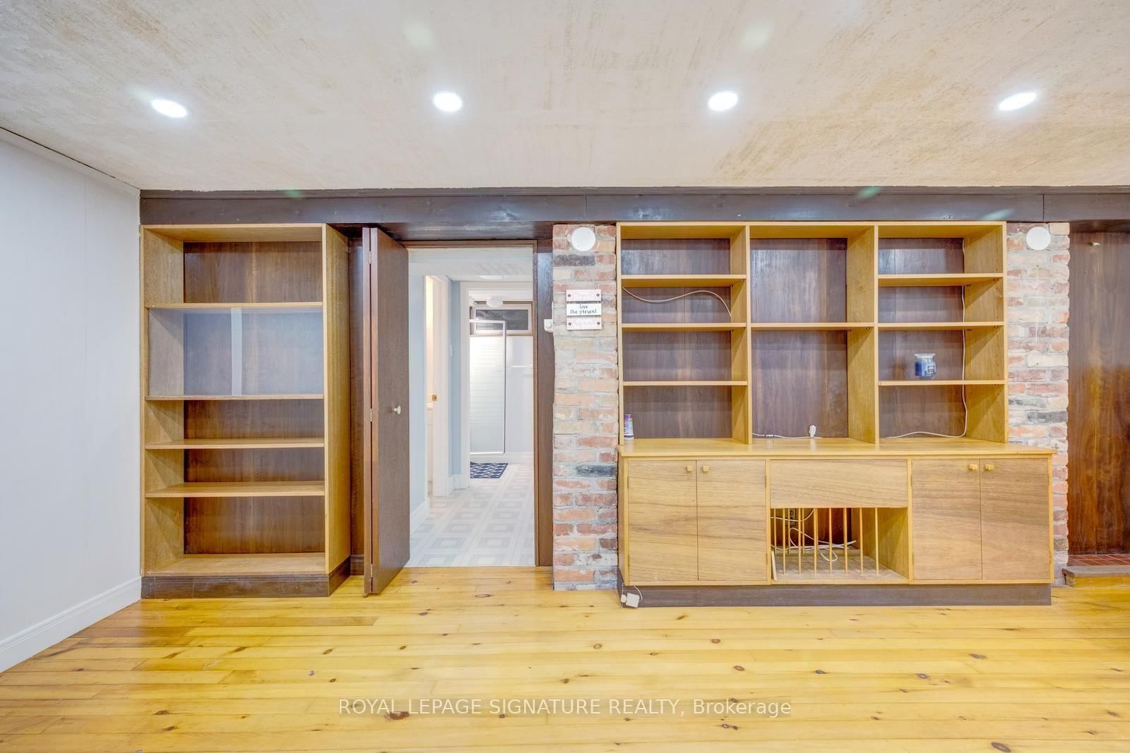 77 McCraney Street W • Oakville, ON photo 39