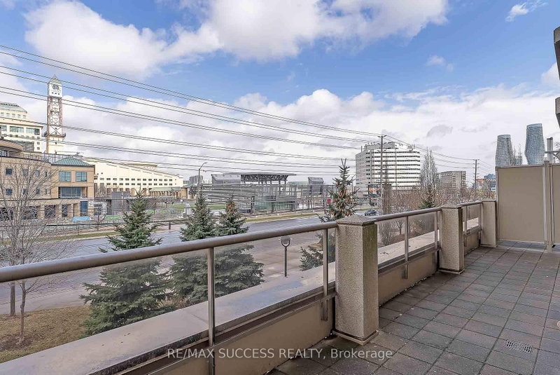203 - 310 Burnhamthorpe Road W