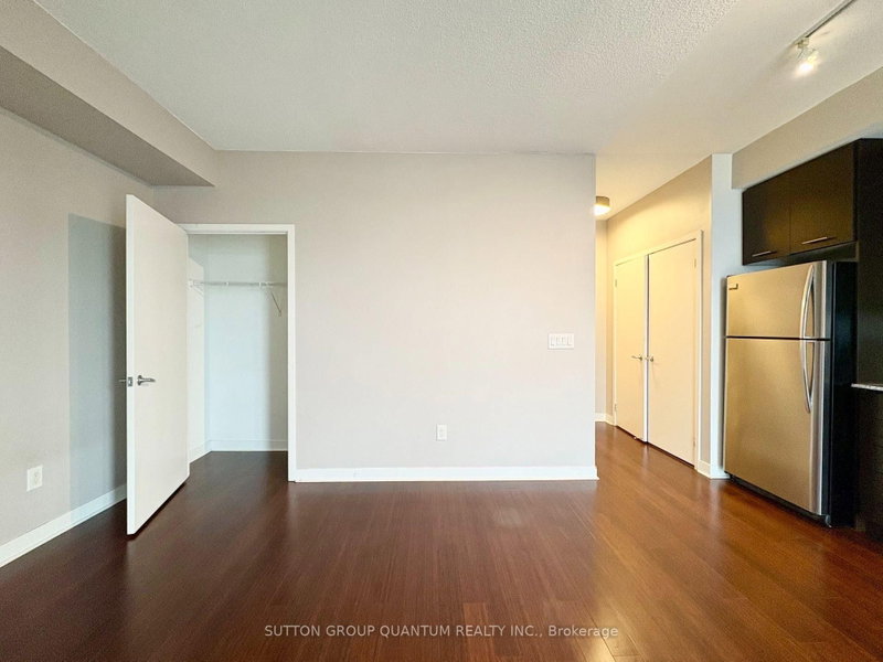 2501 - 360 Square One Drive