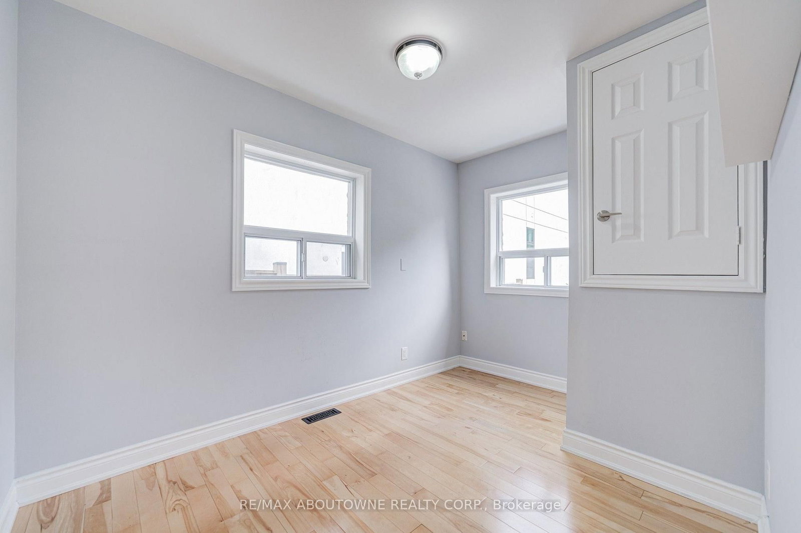 13 Broadview Avenue • Mississauga, ON photo 19