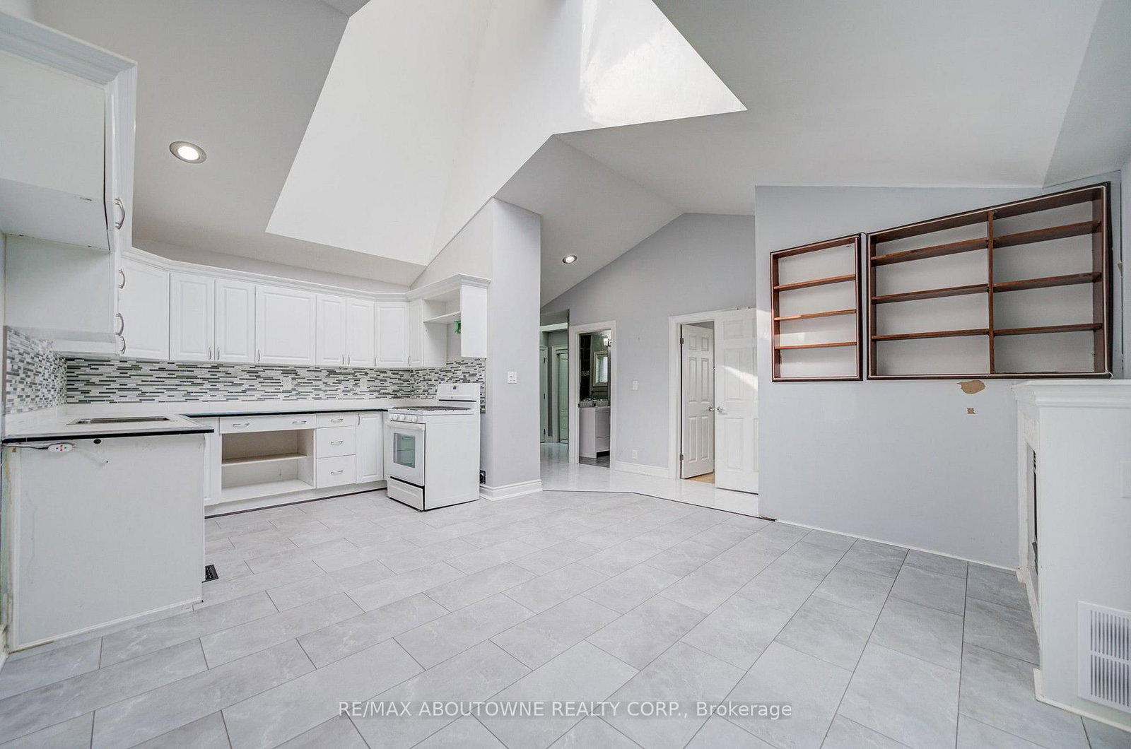 13 Broadview Avenue • Mississauga, ON photo 25