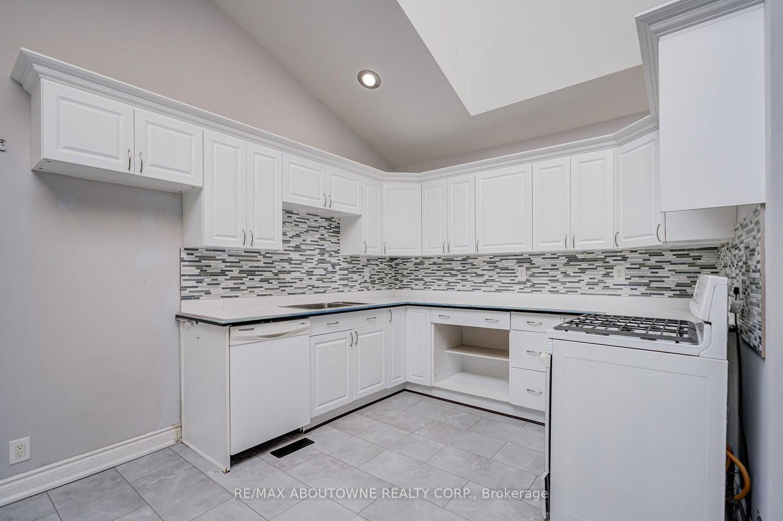 13 Broadview Avenue • Mississauga, ON photo 26