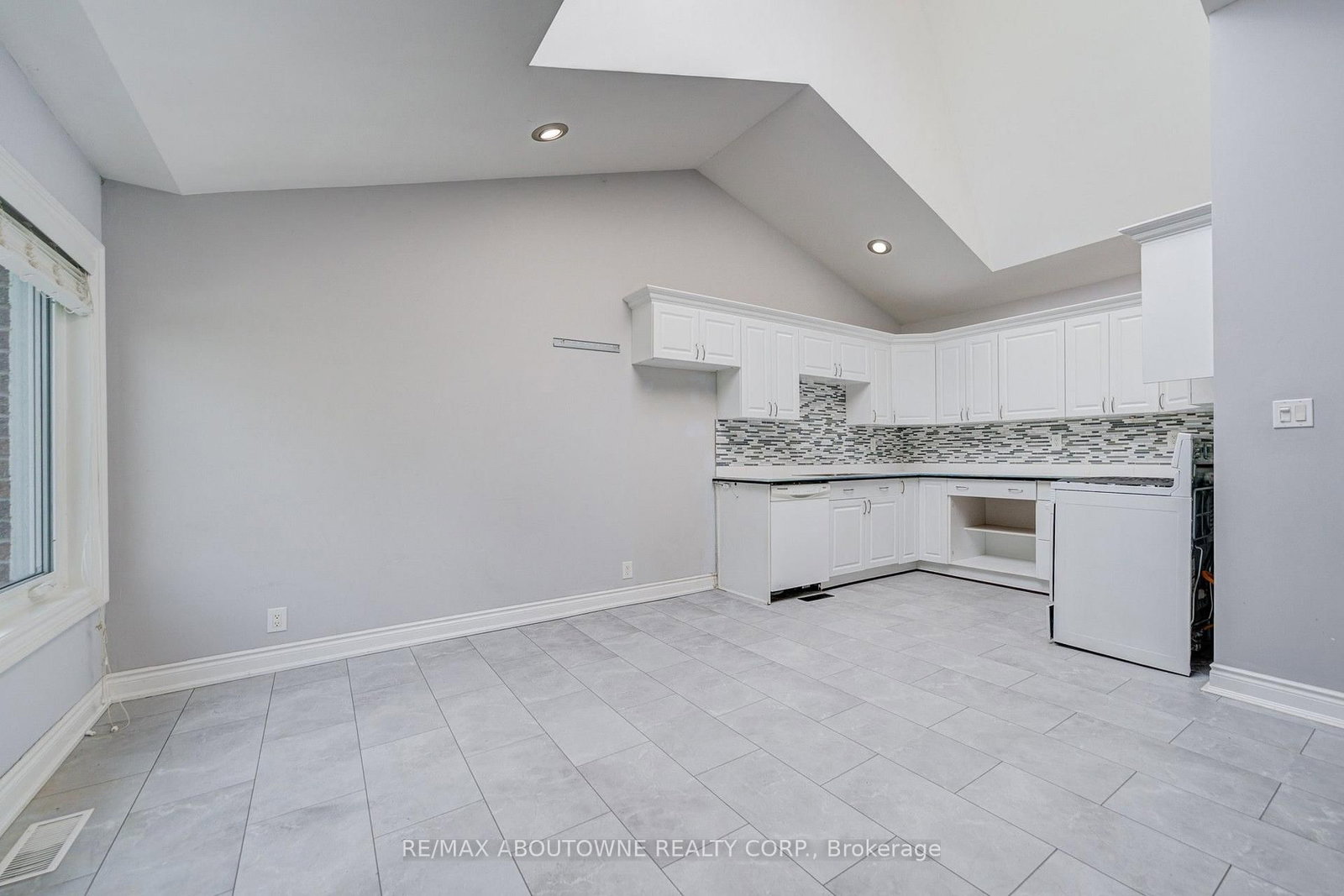 13 Broadview Avenue • Mississauga, ON photo 27