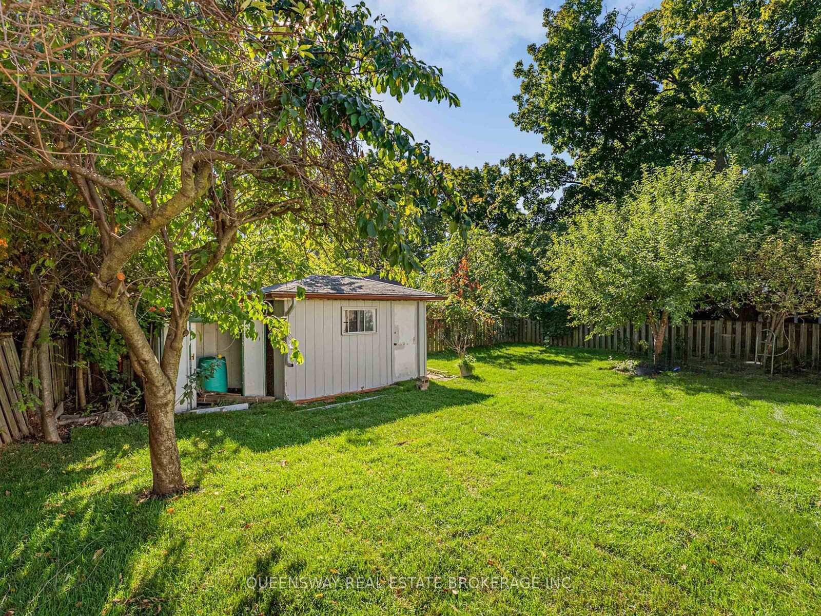 1128 Pinegrove Road • Oakville, ON photo 2