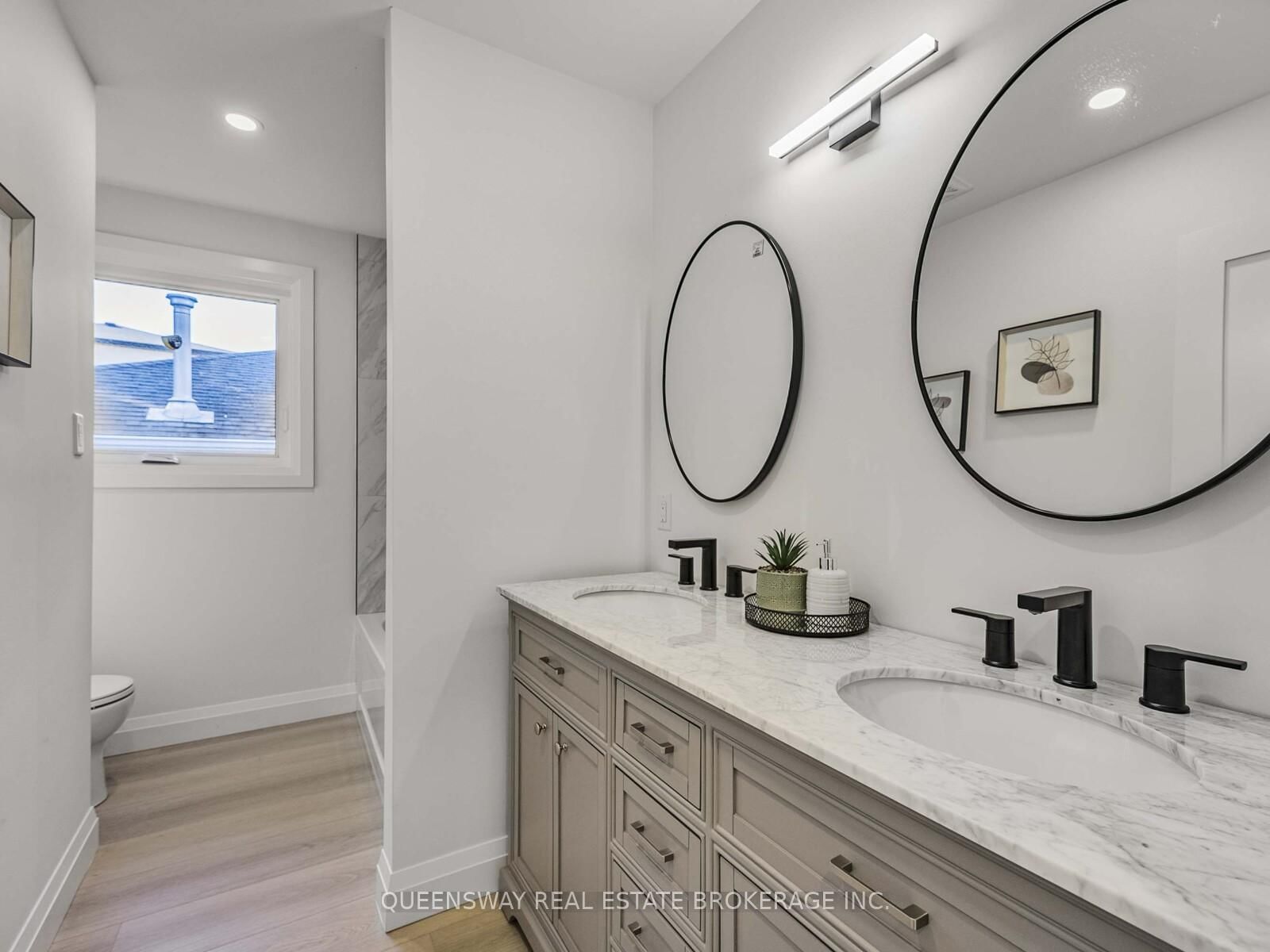 1128 Pinegrove Road • Oakville, ON photo 31