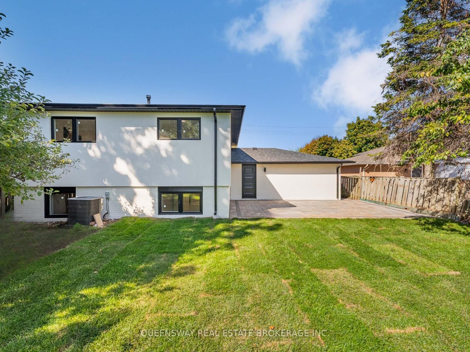1128 Pinegrove Road • Oakville, ON photo 35