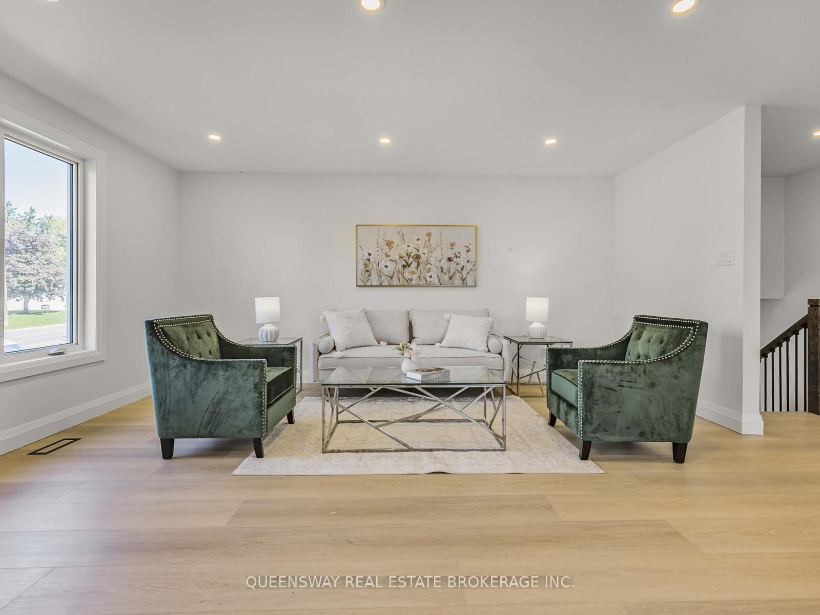 1128 Pinegrove Road • Oakville, ON photo 6