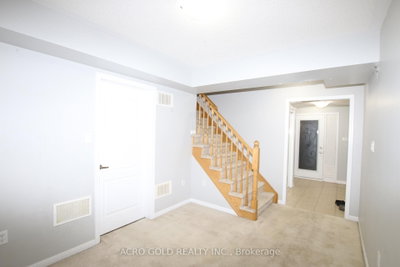 32 Mercedes Road • Brampton, ON photo 4