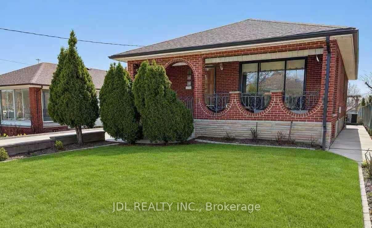 Property at 40 Montana