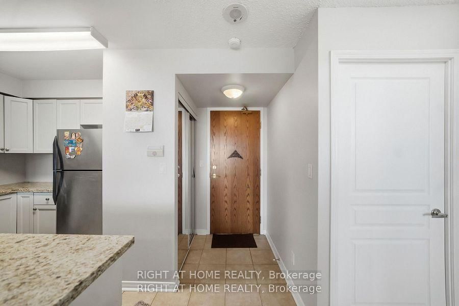4879 Kimbermount Mississauga,ON L5B 0H8 — Photo 3