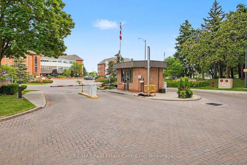1604 - 100 County Court Boulevard