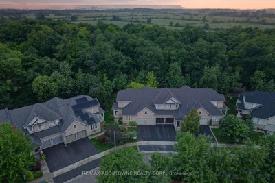 2196 Emily Circle • Oakville, ON photo 2