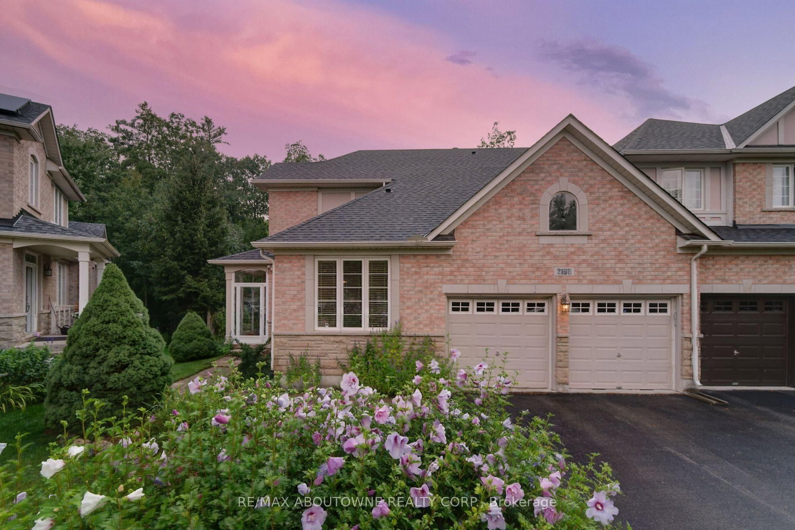 2196 Emily Circle • Oakville, ON photo 3