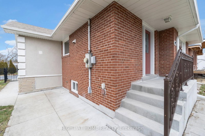 197 Troy Mississauga,ON L5G 1S9 — Photo 2