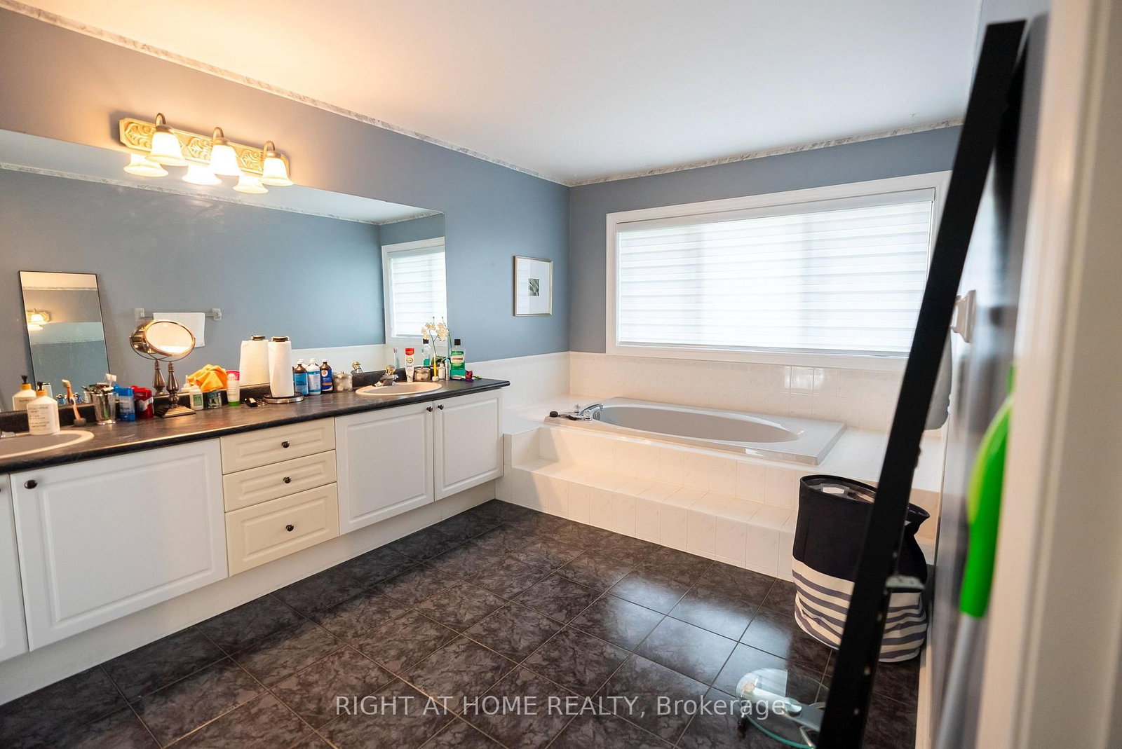 2427 Erin Centre Boulevard • Mississauga, ON photo 18