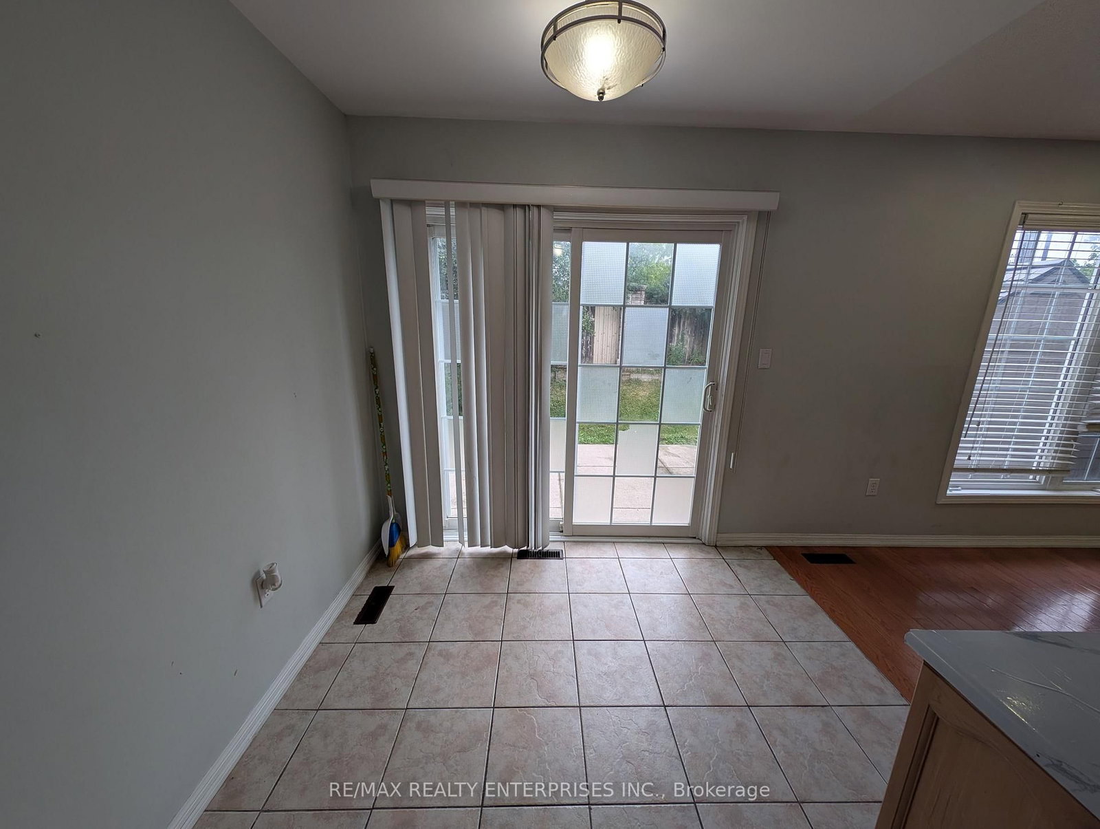 40 Sweetwood Circle • Brampton, ON photo 10