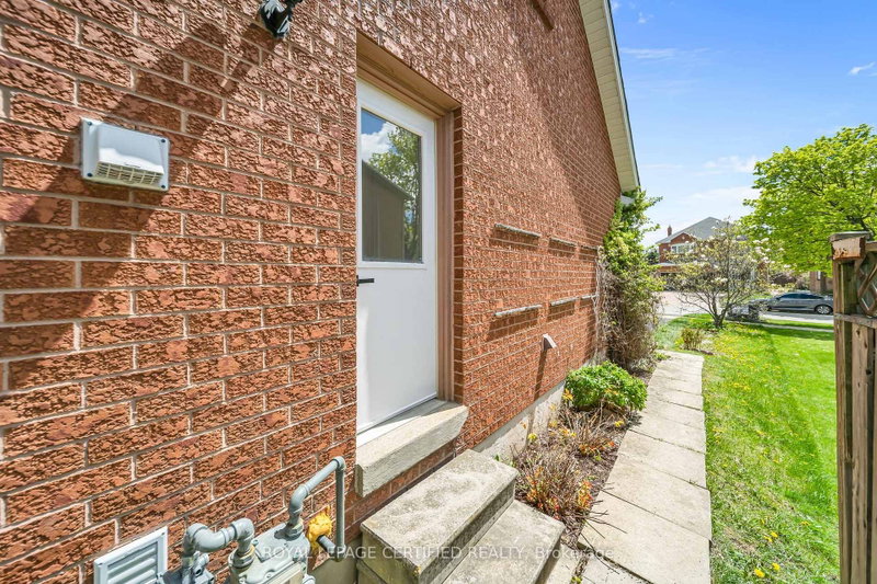 Lower - 5016 Natkarni Crescent
