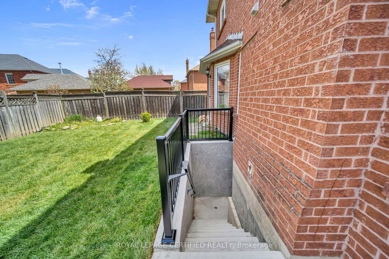 Lower - 5016 Natkarni Crescent