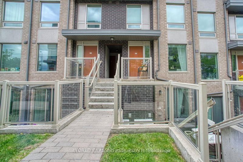 221 - 7 Applewood Lane E