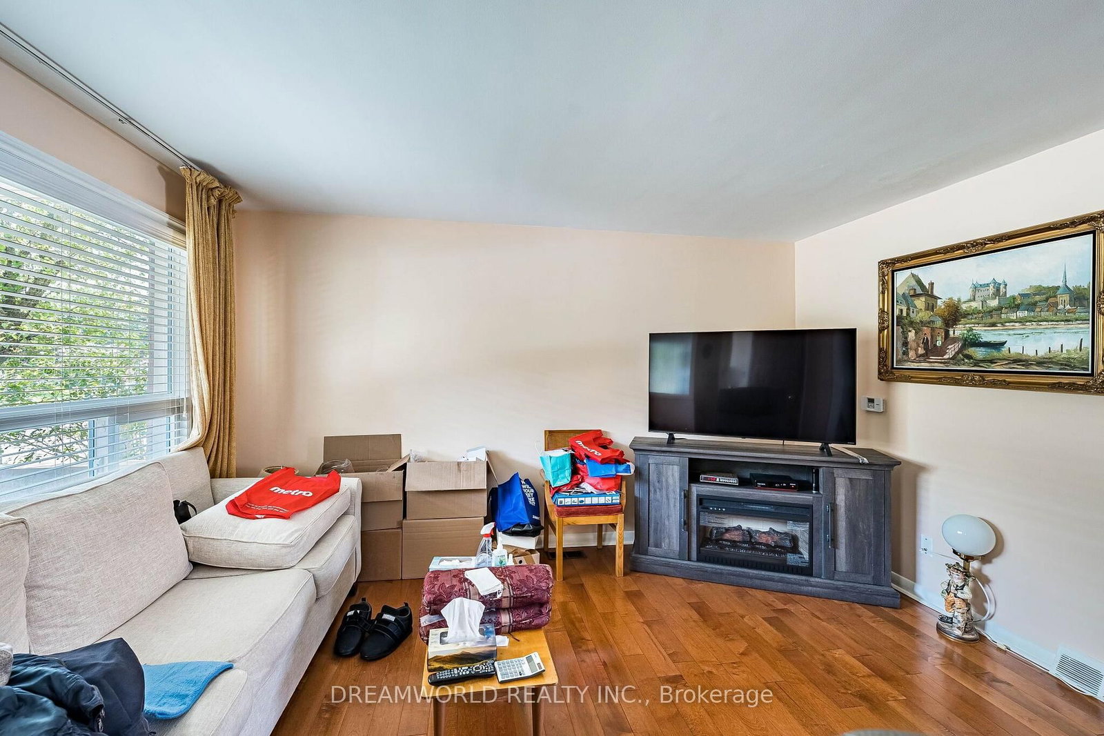 24 Whitburn Crescent • Toronto, ON photo 11